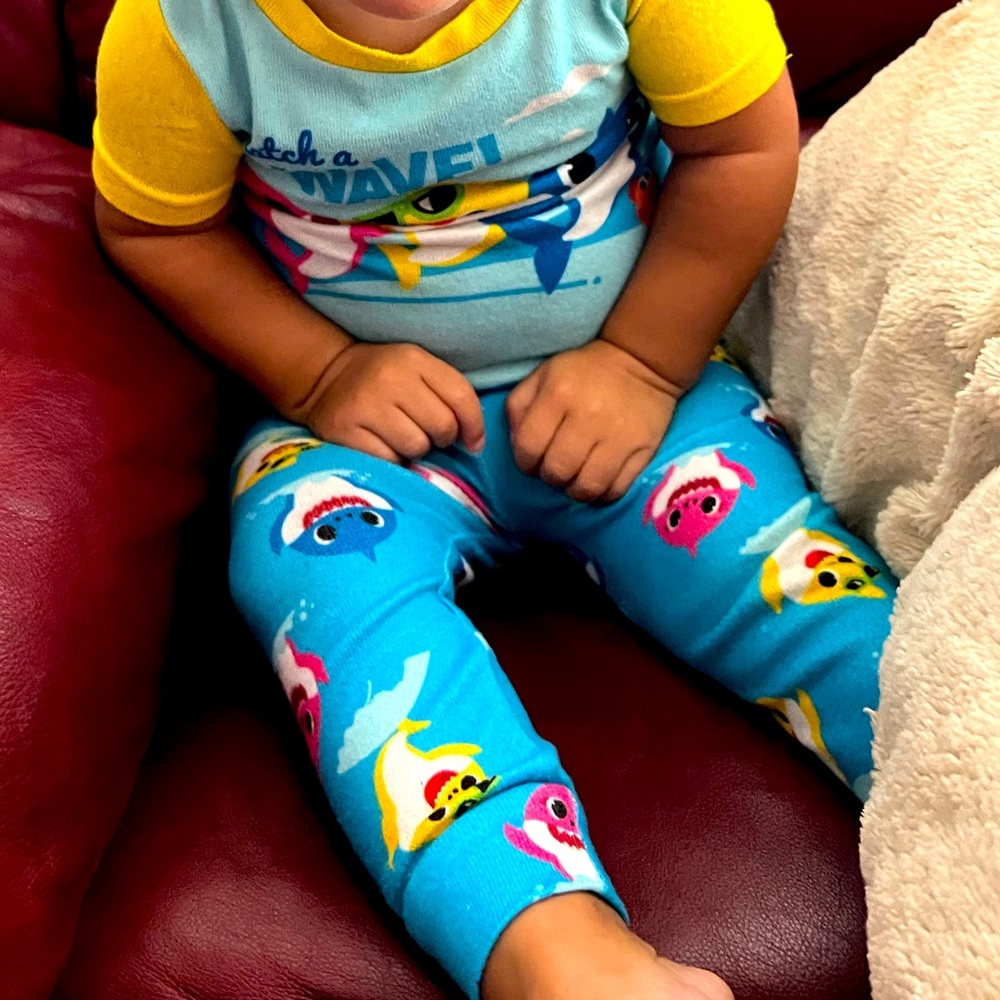 Lightly worn Baby Shark pajama set size 18m